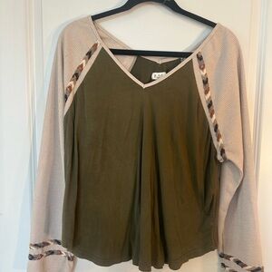 POL Oversized V- Neck Olive Green & Tan Embroidered Shirt, Small